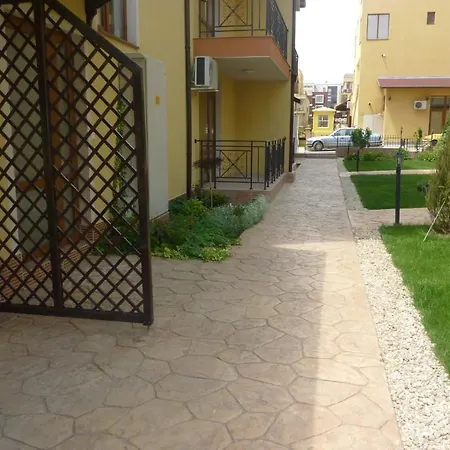 Siana 3 Suits Pomorie